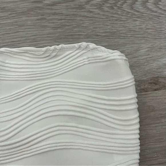 NWOT SHEIN White textured cropped tube top size small - Picture 3 of 3